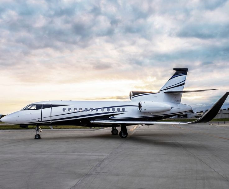 Falcon 900